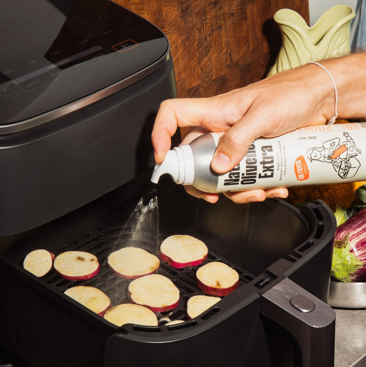 Air Fryer Spray von OYL im Einsatz am Airfryer